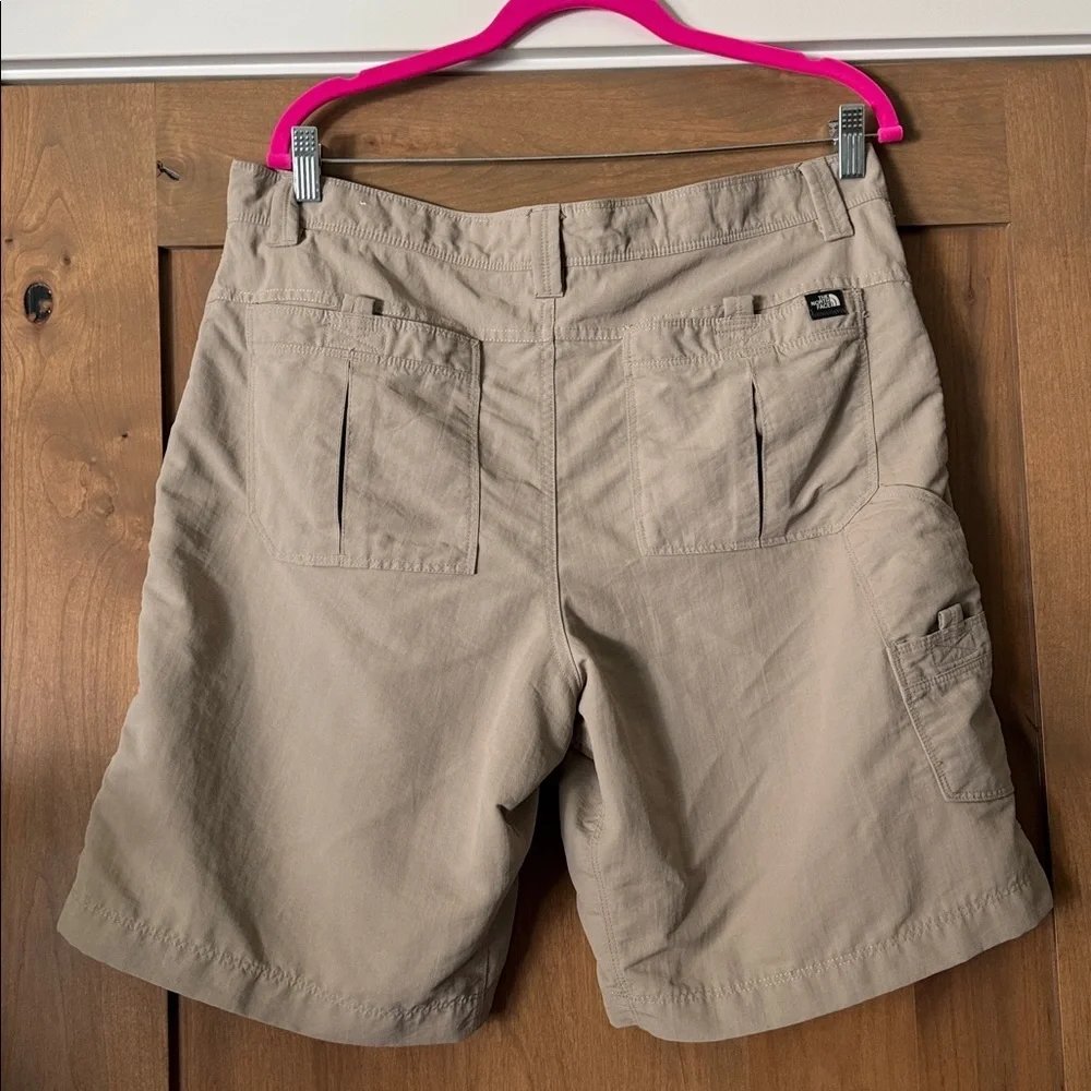 North Face Mens Cargo Shorts Beige zip Velcro Pockets hiking camping outdoors